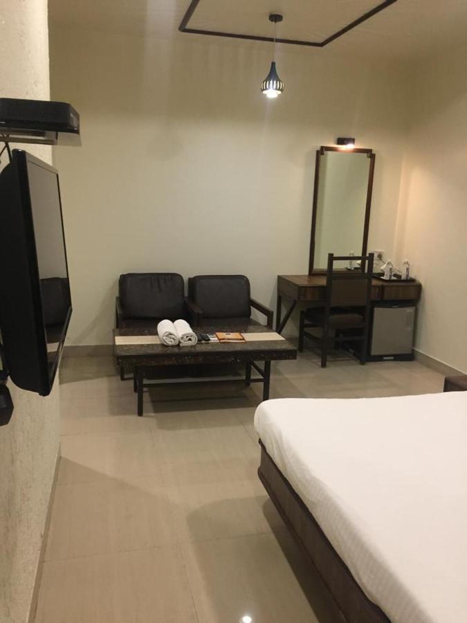 Hotel Jawahar Ulhāsnagar Zewnętrze zdjęcie